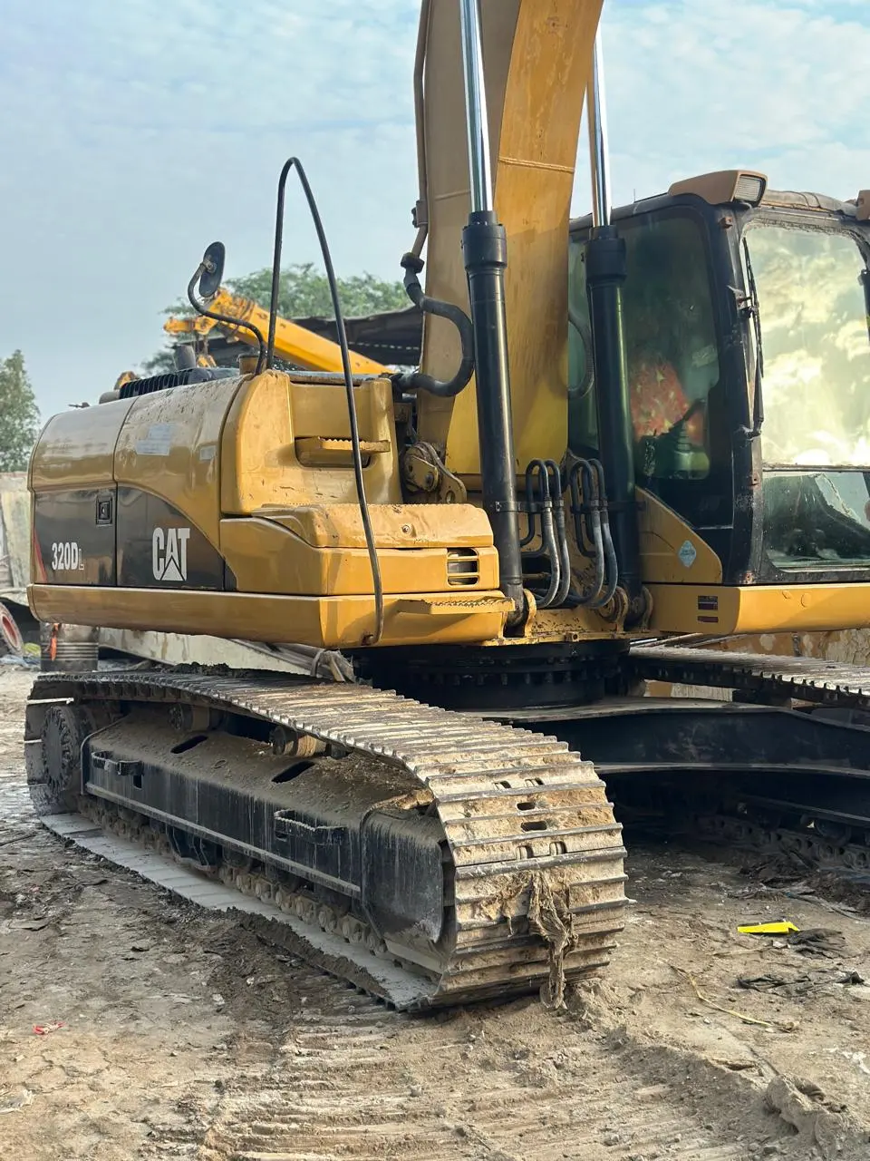 Excavator Heavy Duty Available for Rent - 3