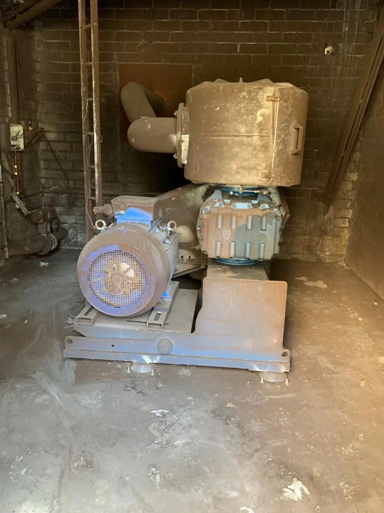 CLAUDIUS PETERS EM 47-568 Vertical Ball Mill - 6