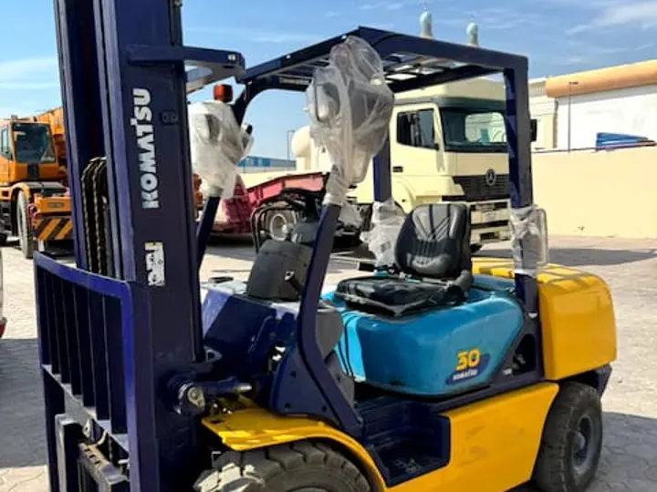 Komatsu Forklift 3 Ton - 4