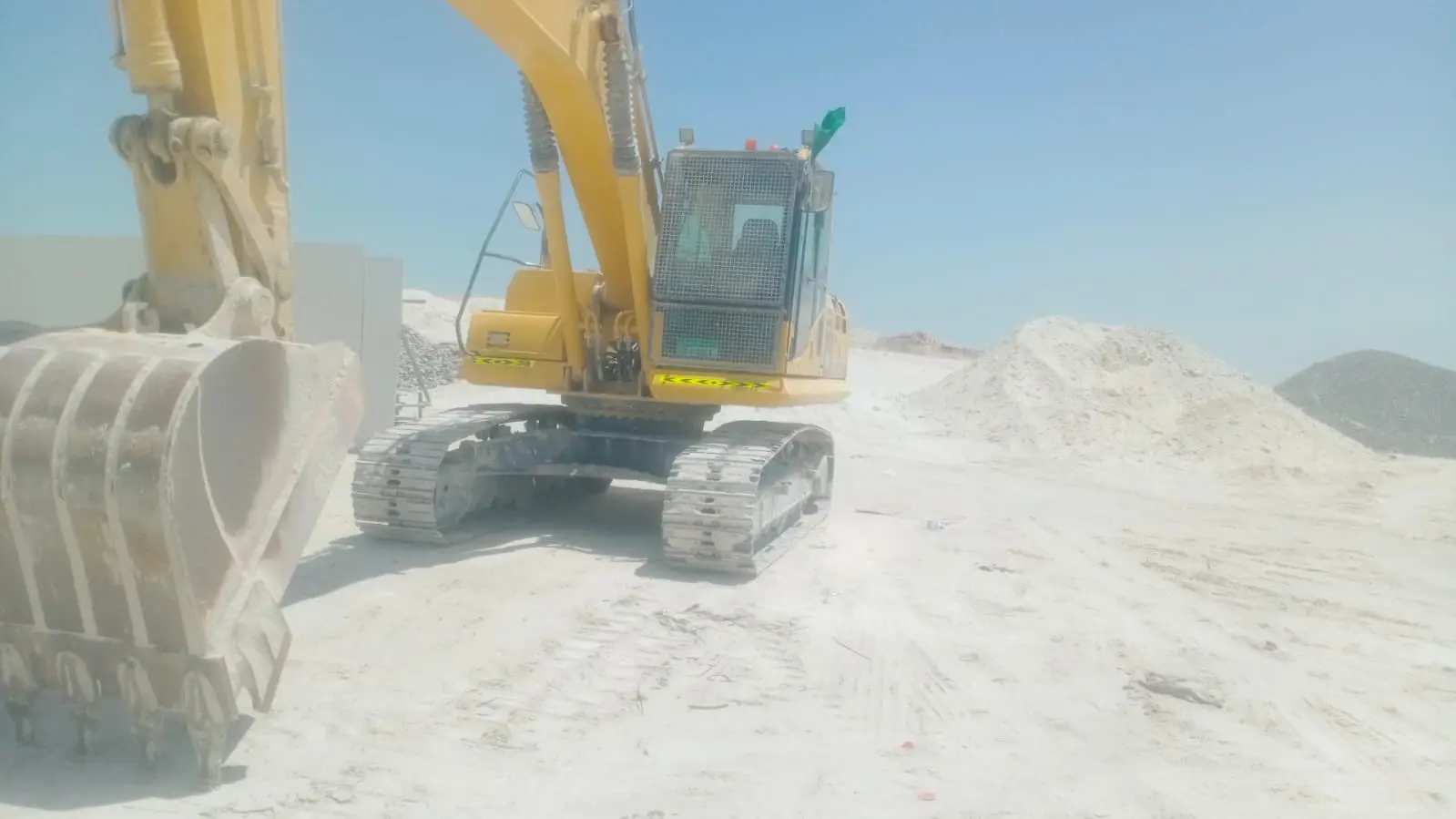 Komatsu PC-200 Excavator - 2