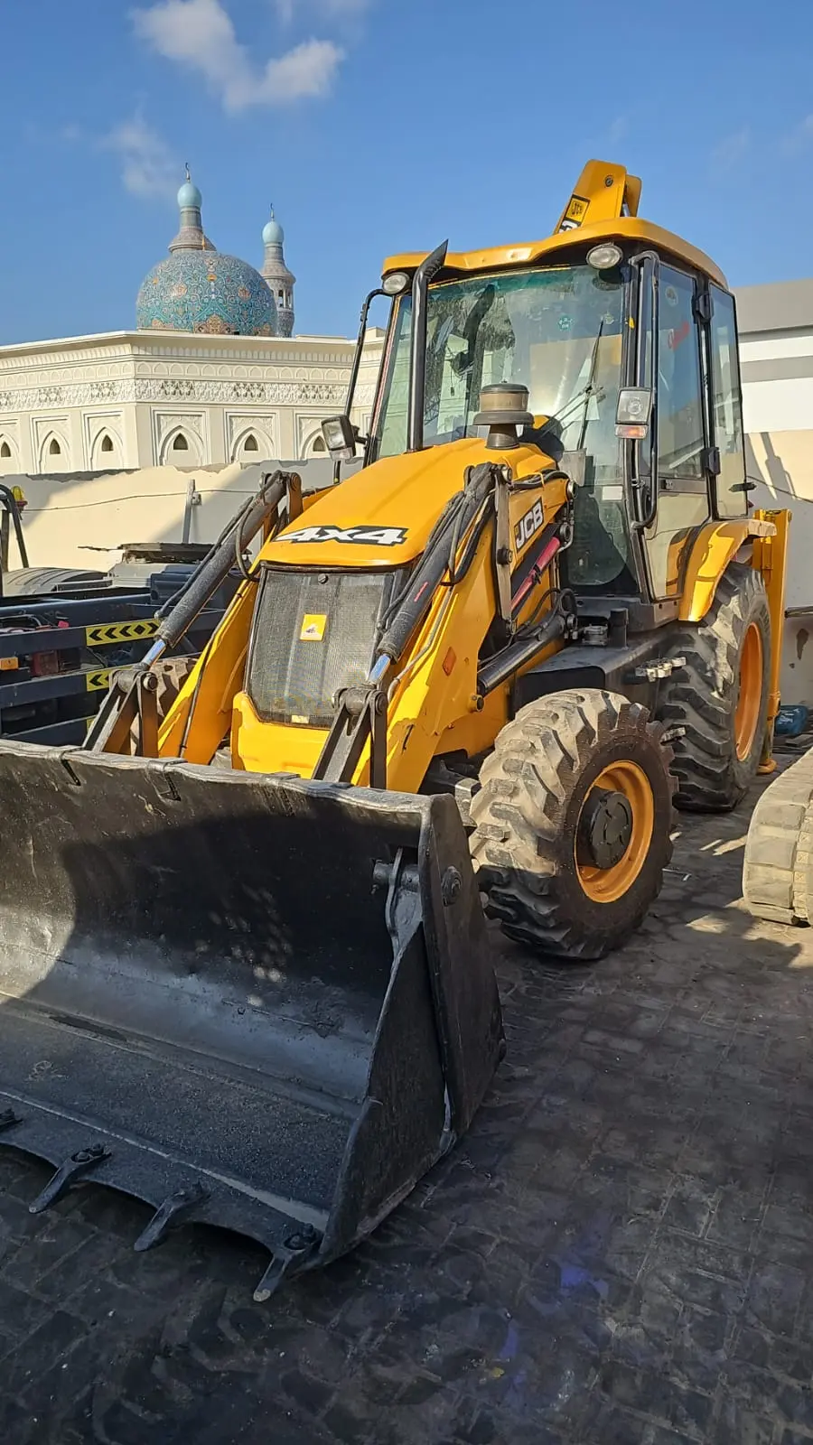 BACKHOE LOADER AVAILABLE FOR SALE
