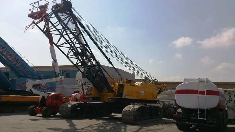 100 ton Crawler cranes available on rental