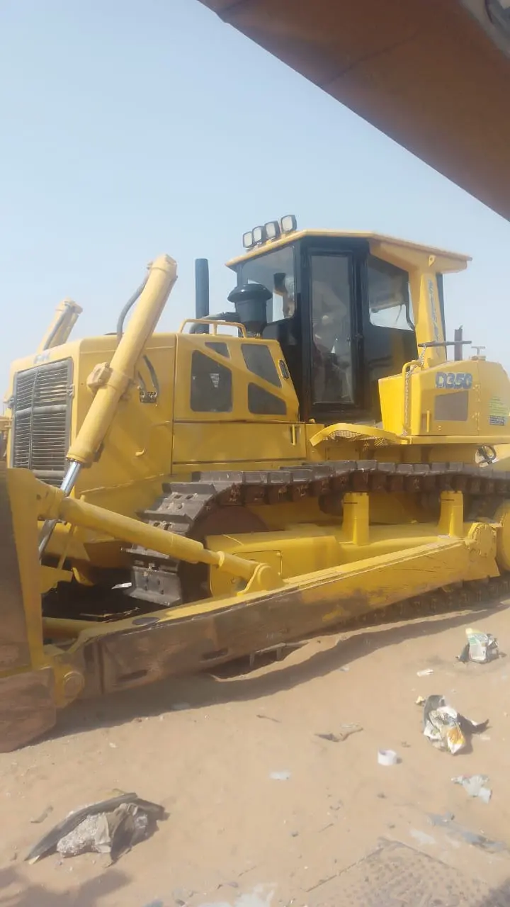 BULL DOZER SIMILAR TO D9 - 5