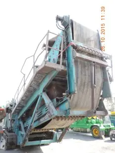 Mobile screen- 3 deck powerscreen - 2