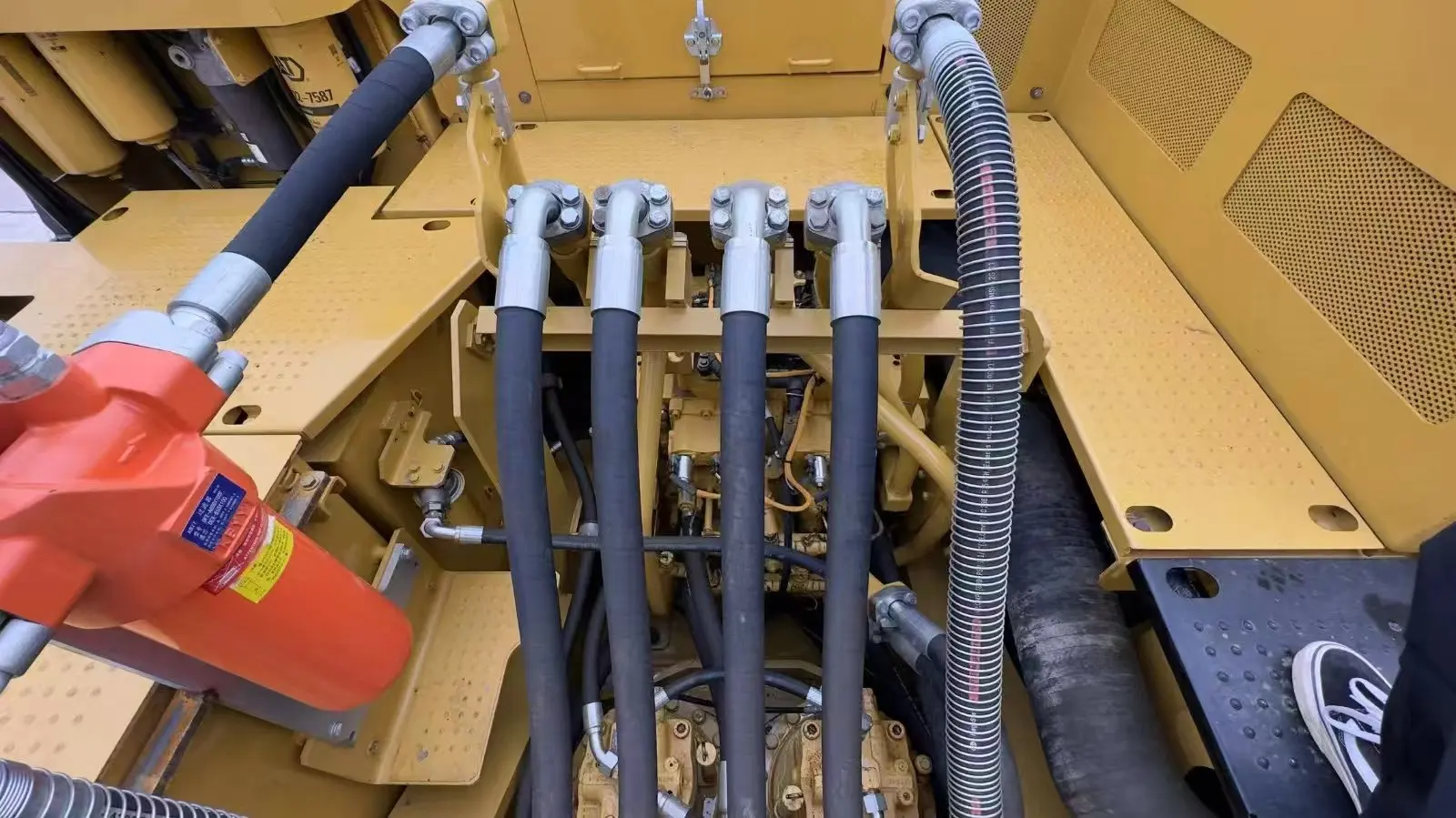 Cat374F - 5