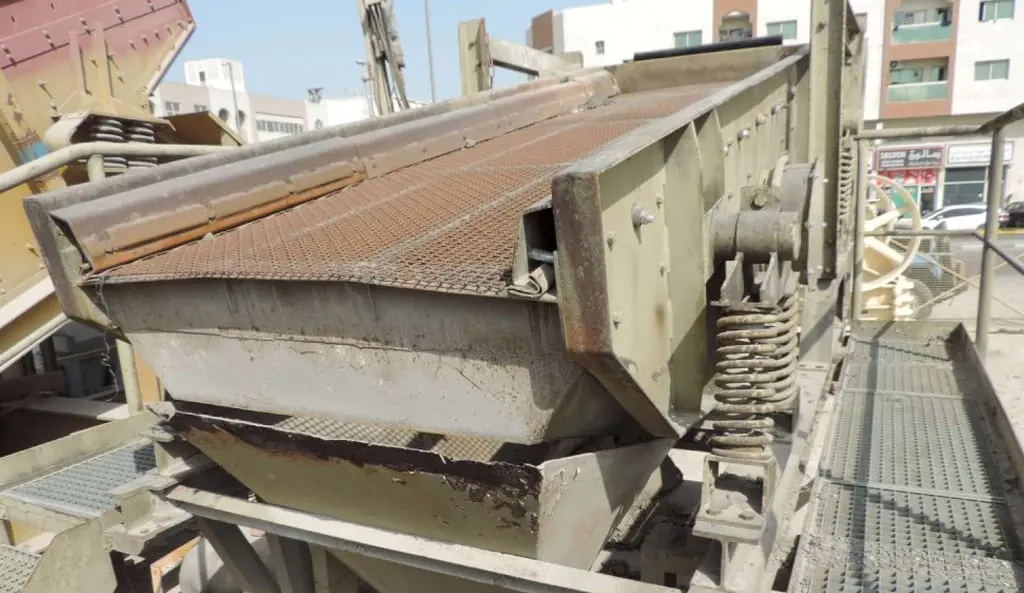 Mobile impact crusher on tyre with 2 deck screen - 2