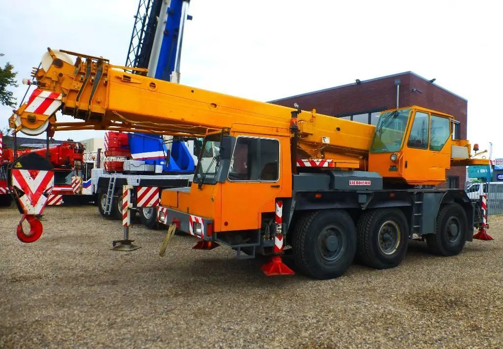 LIEBHERR LTM 1035-3 35 Ton Crane