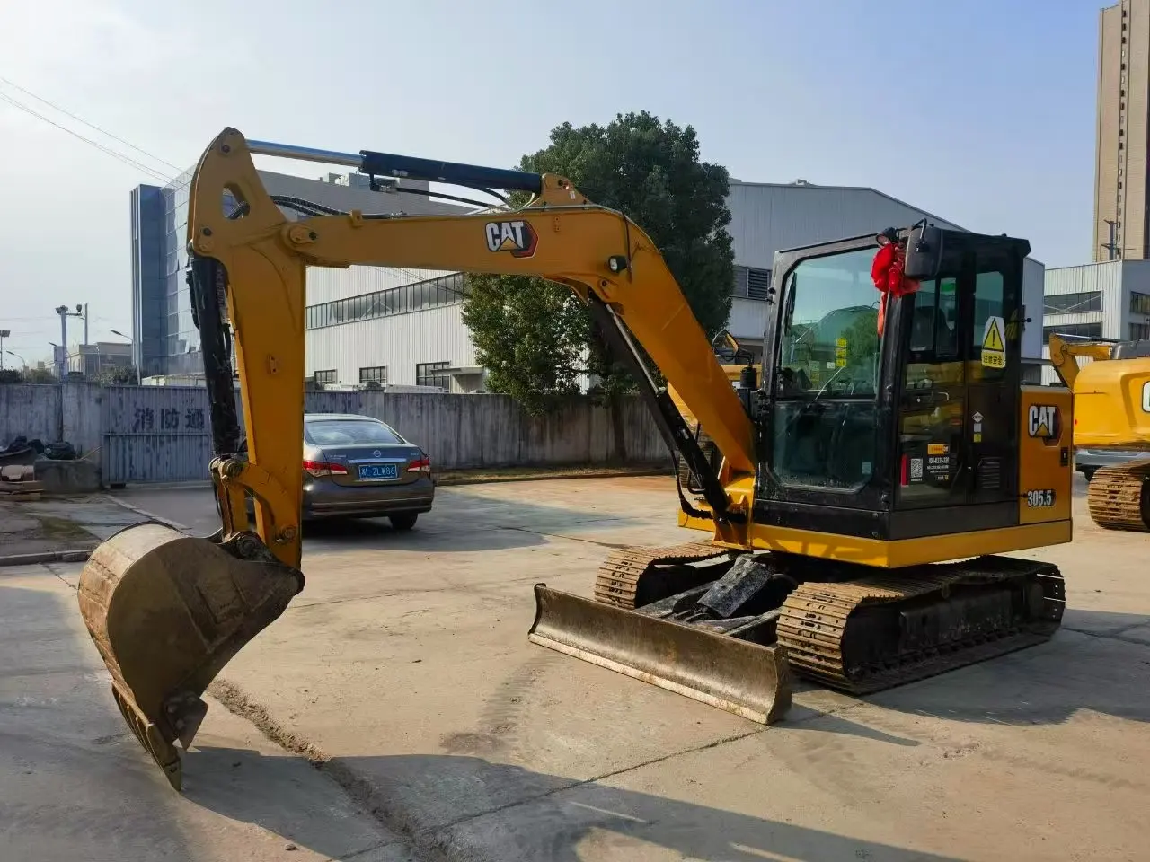 Cat305.5 - 2
