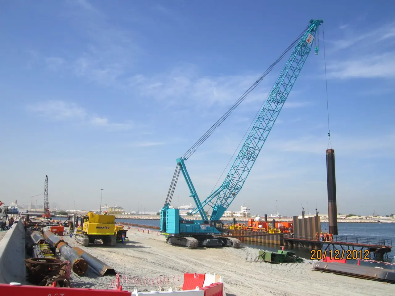 Kobelco CKE 2500 G (250 TON) CRAWLER CRANE RENTAL