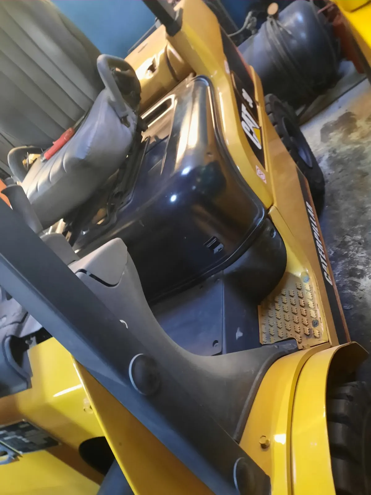 Forklift Cat 3 Ton 2009