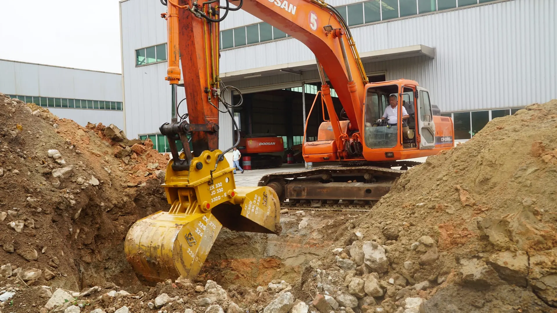 Hydraulic Clamshell Grapple