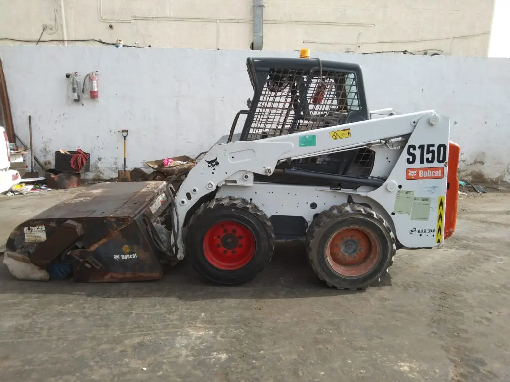Skid Steers Loader BOBCAT S150 With Brush