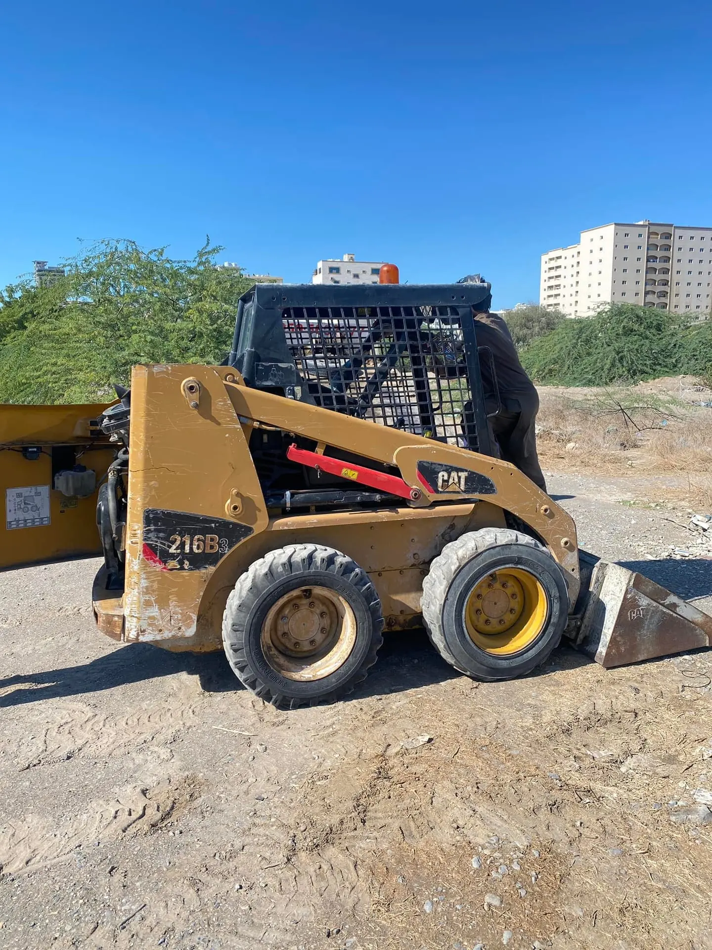 Skid Steer CAT 216B - 2