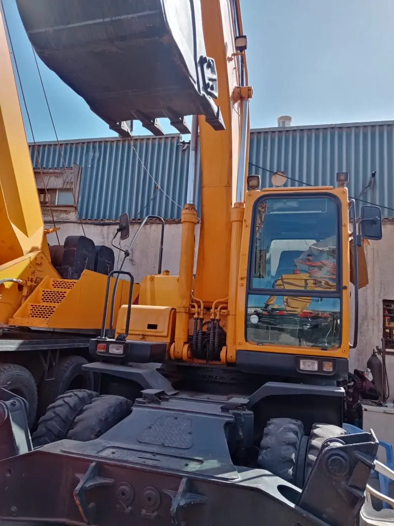 Hyundai 210 Excavator 2008 for Sale - 8