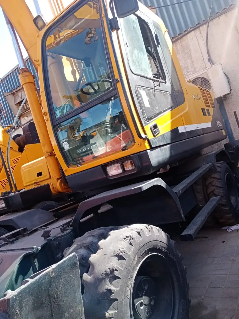 Hyundai 210 Excavator 2008 for Sale - 5
