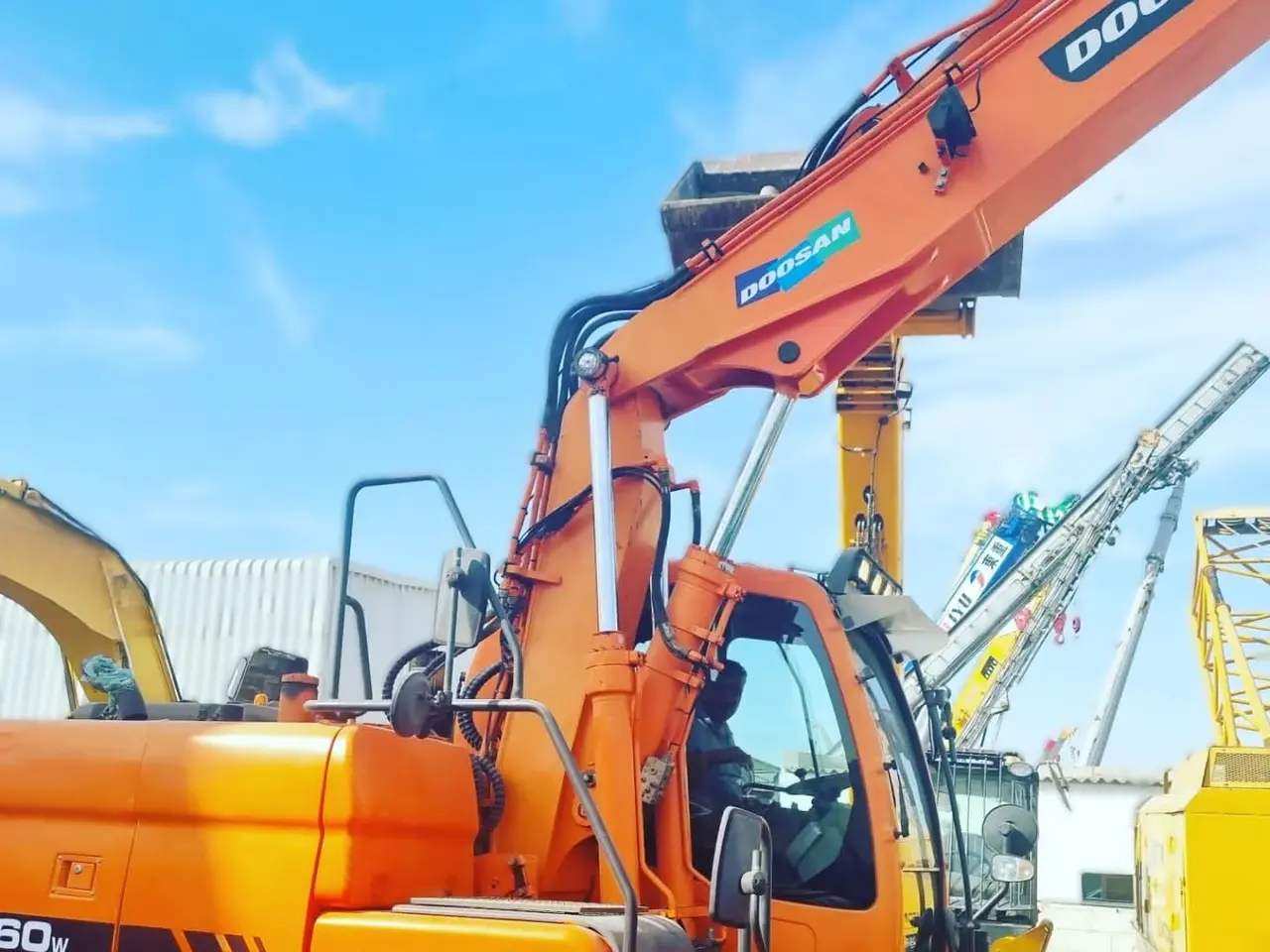Doosan Tyre  Excavator 160W