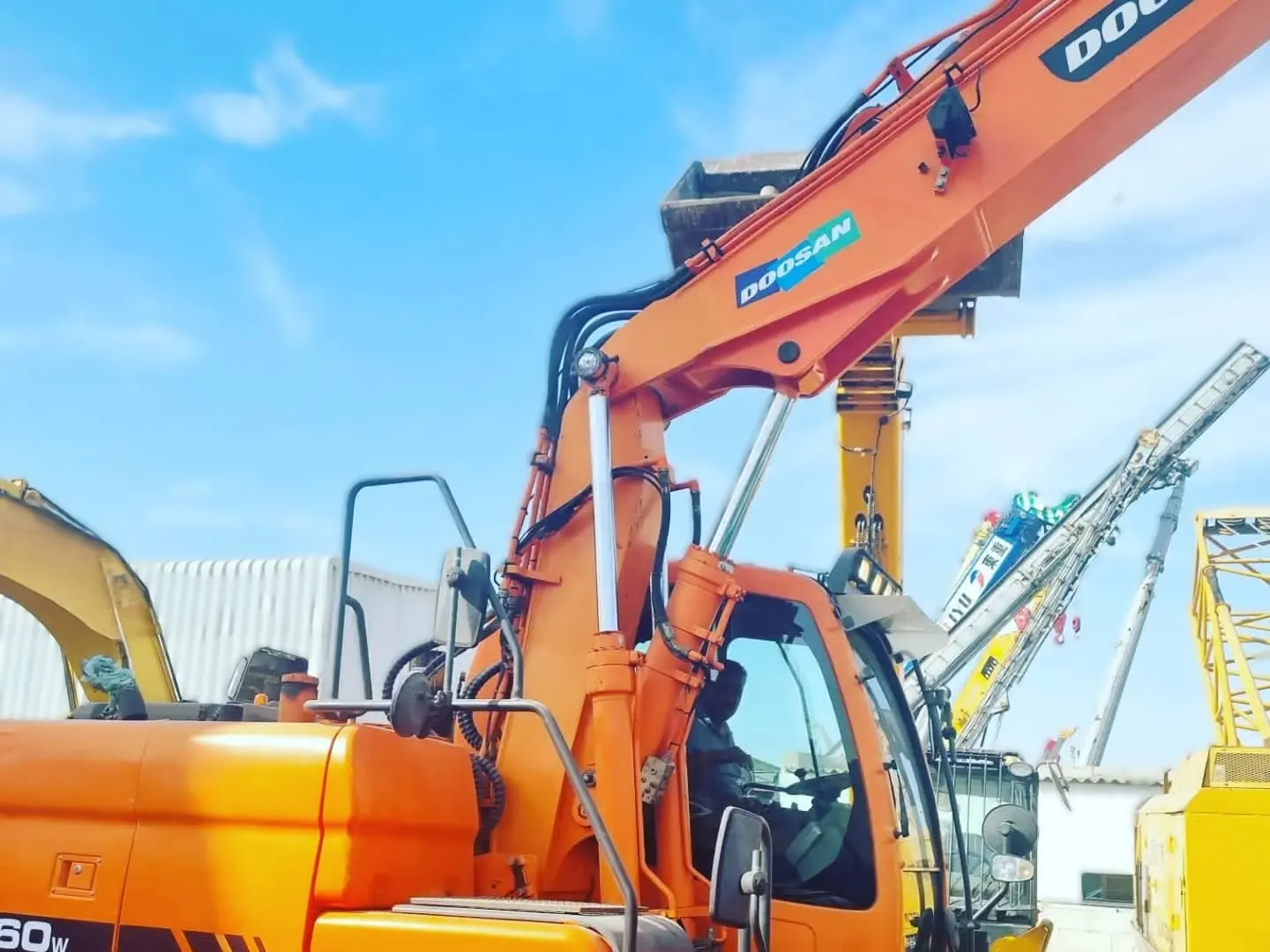Doosan Tyre Excavator 160W