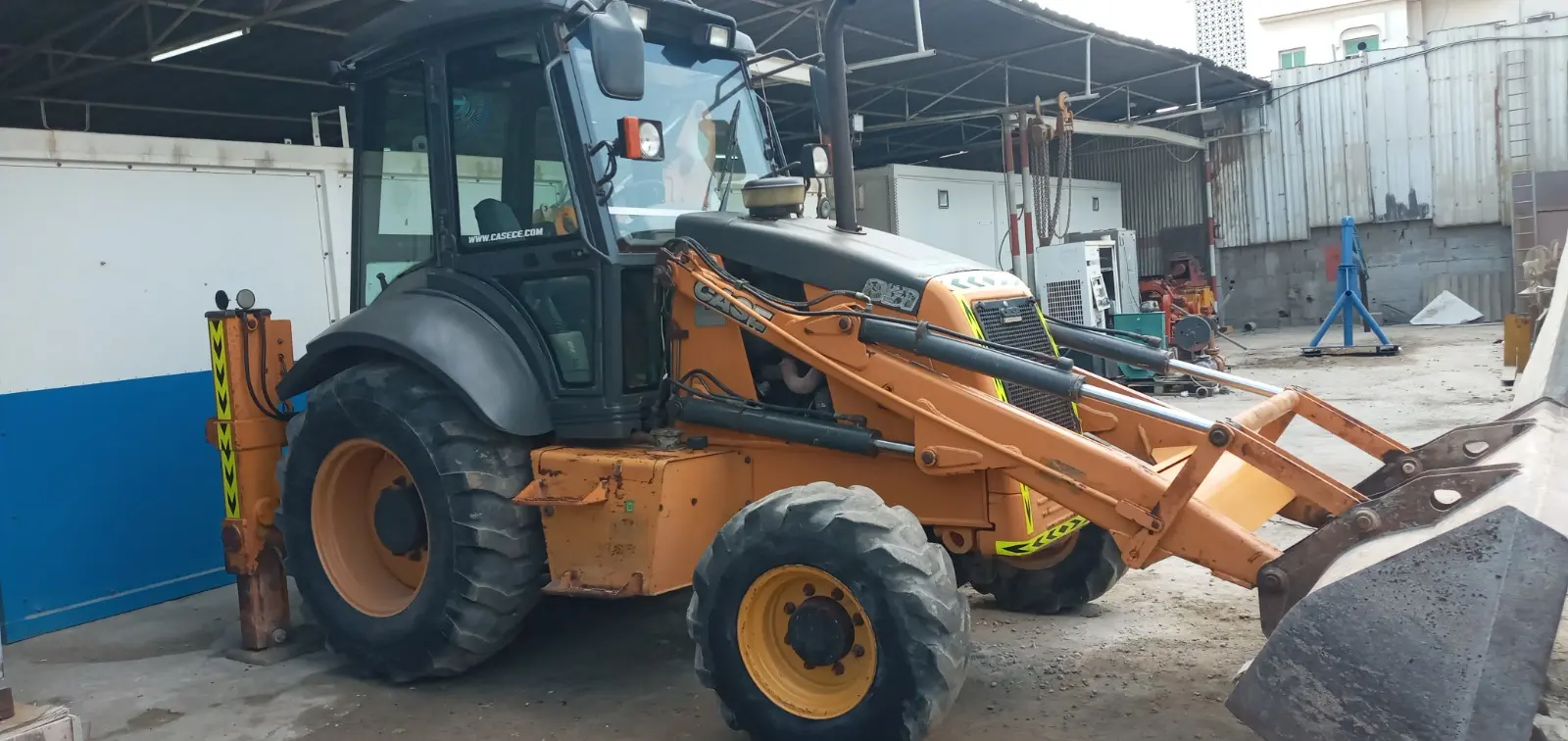 CASE BACKHOE LOADERS AVAILABLE ON RENT