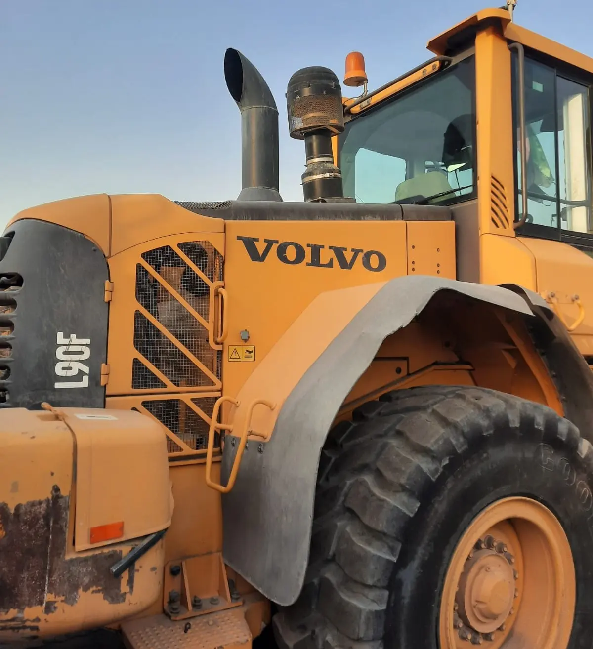 Loader Volvo L90F - 4