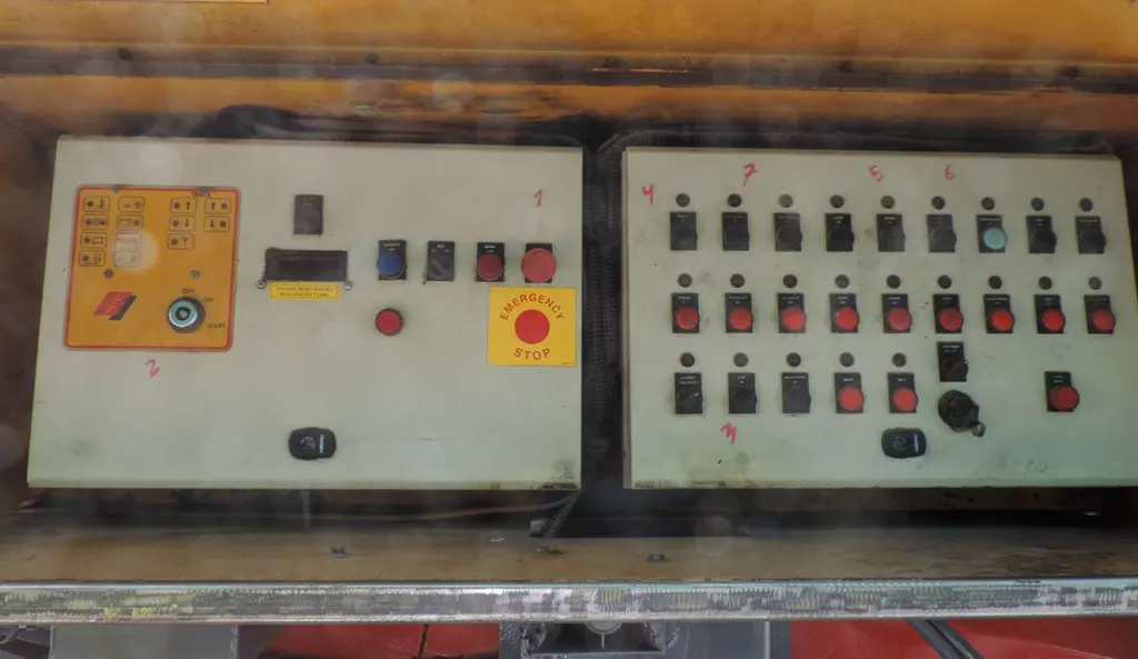 Mobile jaw crusher EXTEC C12+