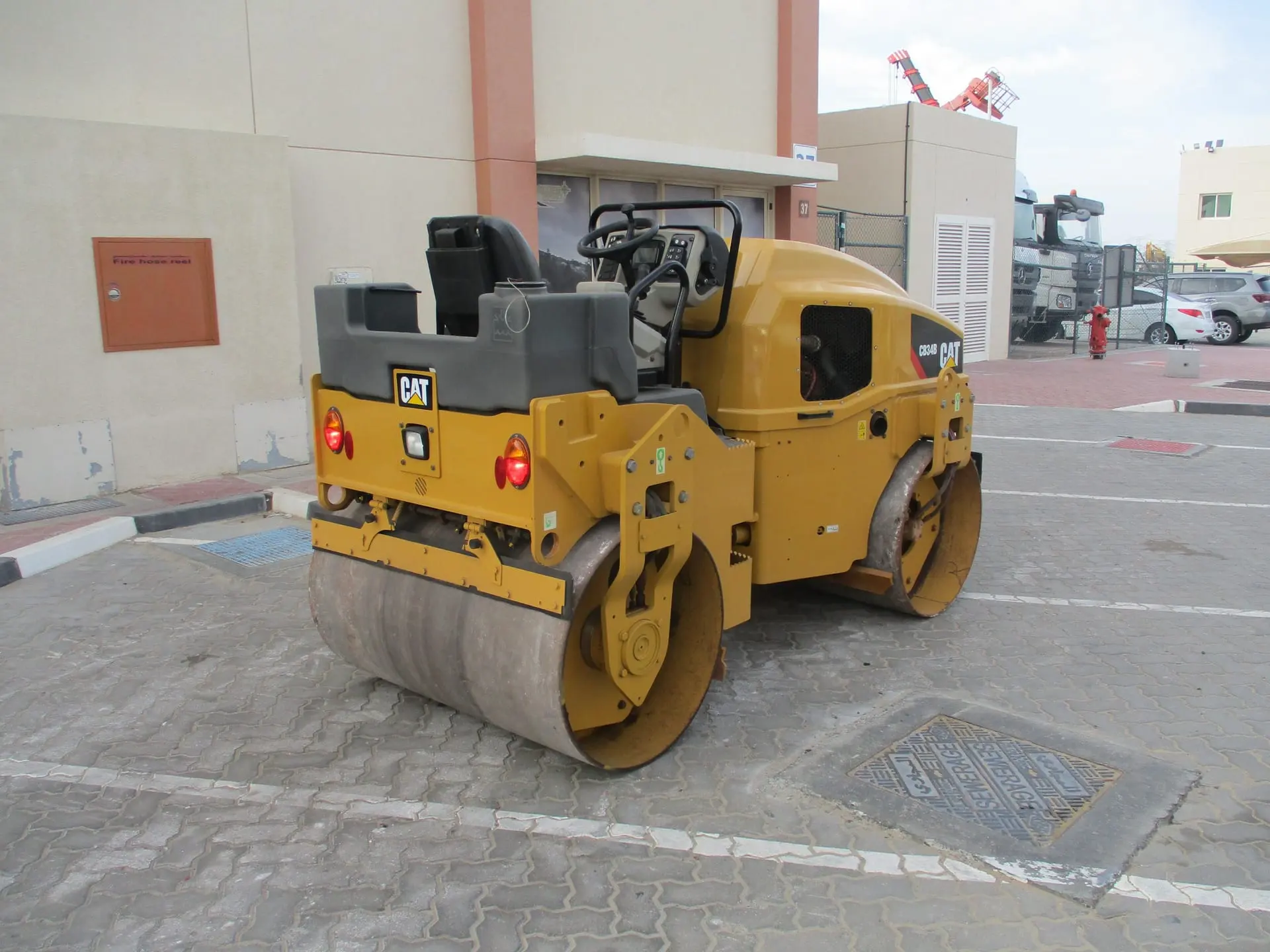 CATERPILLAR CB34B TANDEM VIBRATORY ROLLER 2021 - 3