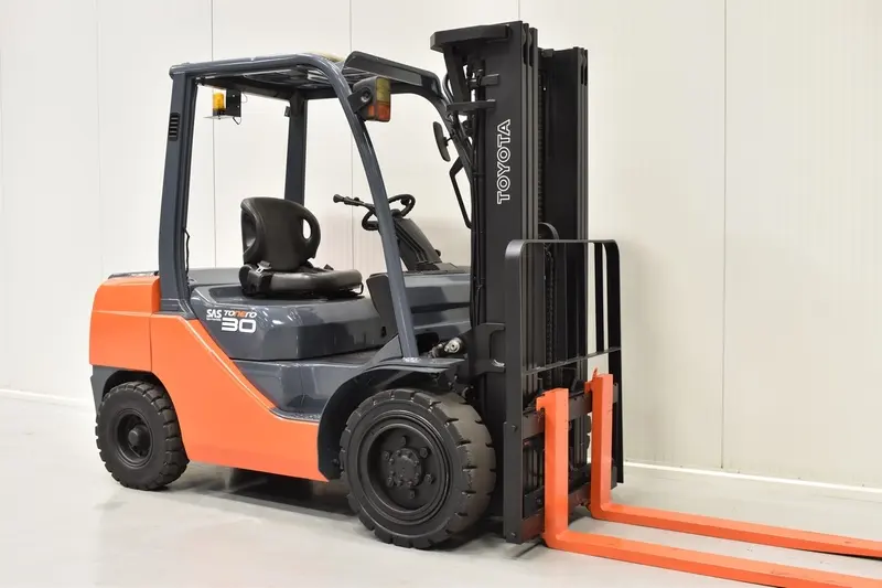 TOYOTA (62-8FD30) 3 Ton Forklift