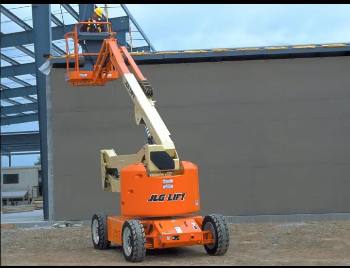 BOOMLIFT AVAILABLE ON RENT