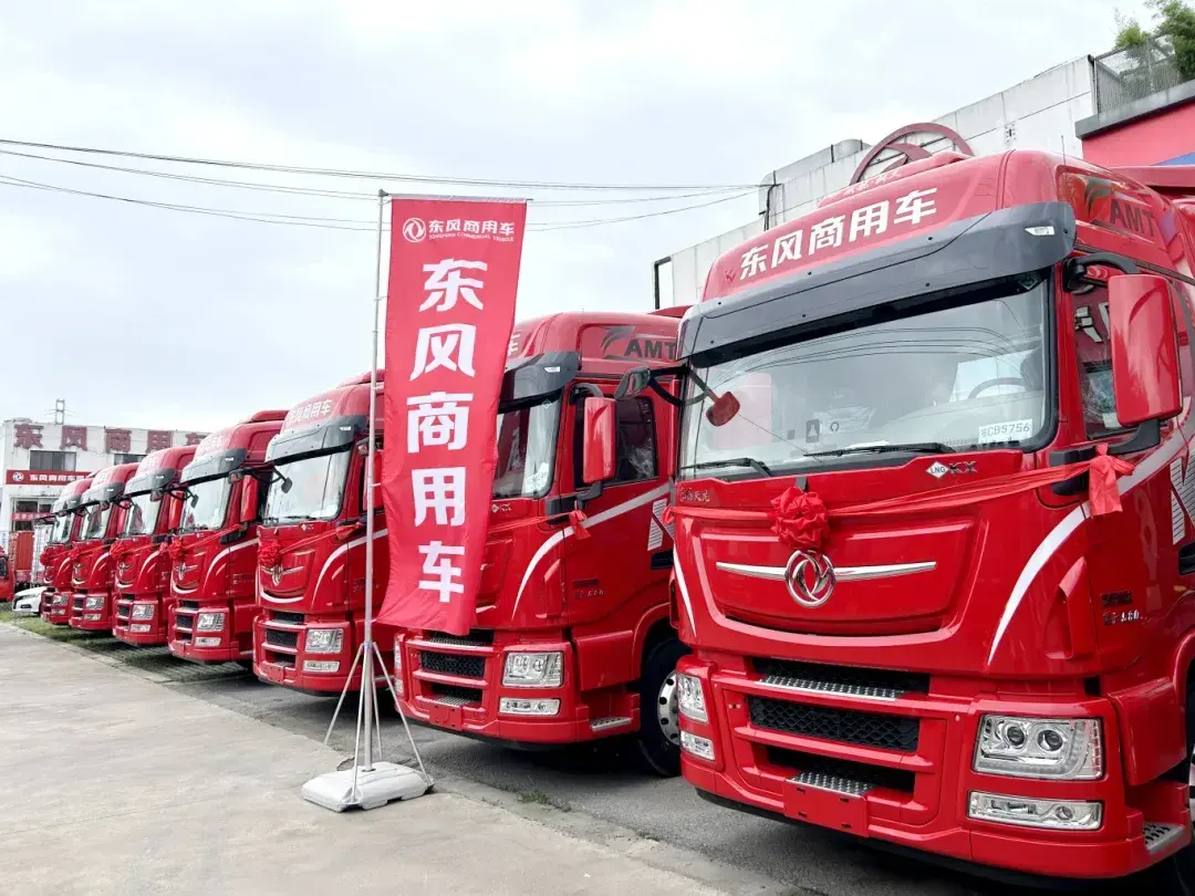 Chinese made Dongfeng Tianlong flagship truck - 3