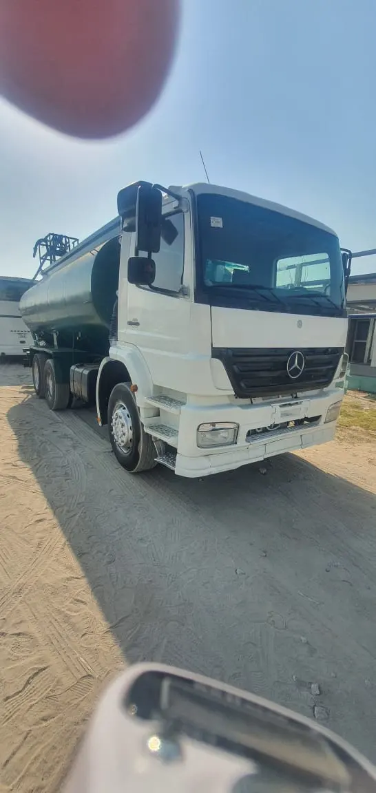 MERCEDES WATER TANKER AXCOR
