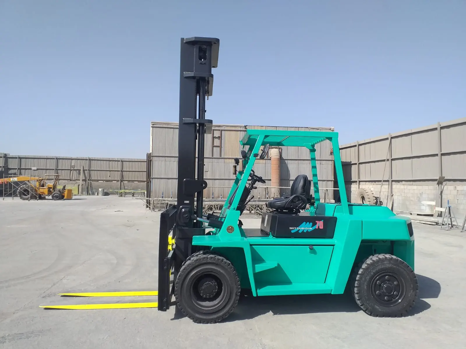 MITSUBISHI 7 TON FORKLIFT AVAILABLE ON RENT - 2