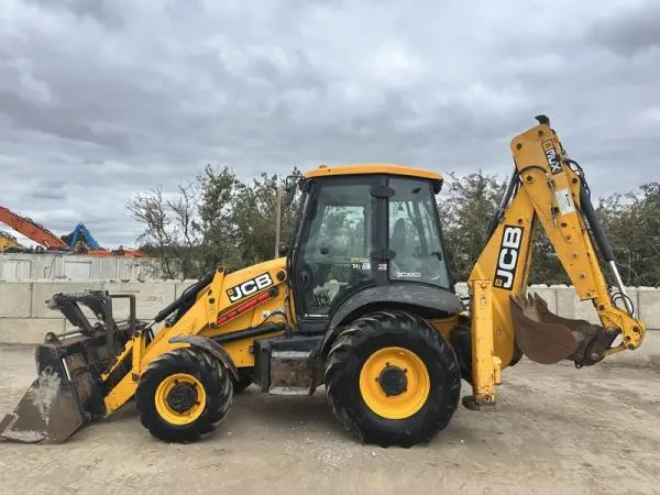 JCB 3CX AVB. for RENT +971542393063