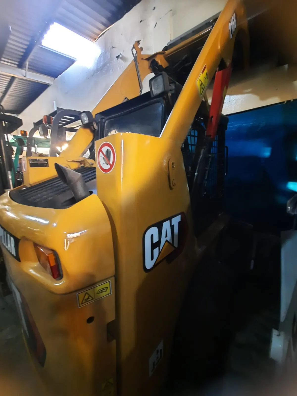 Cat bobcat 216B Hrs 5000