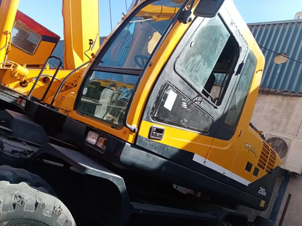 Hyundai 210 Excavator 2008 for Sale - 4