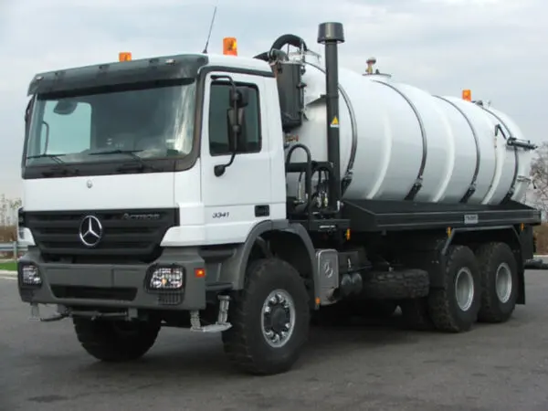 Mercedes Sewage tanker 5000 Gallon