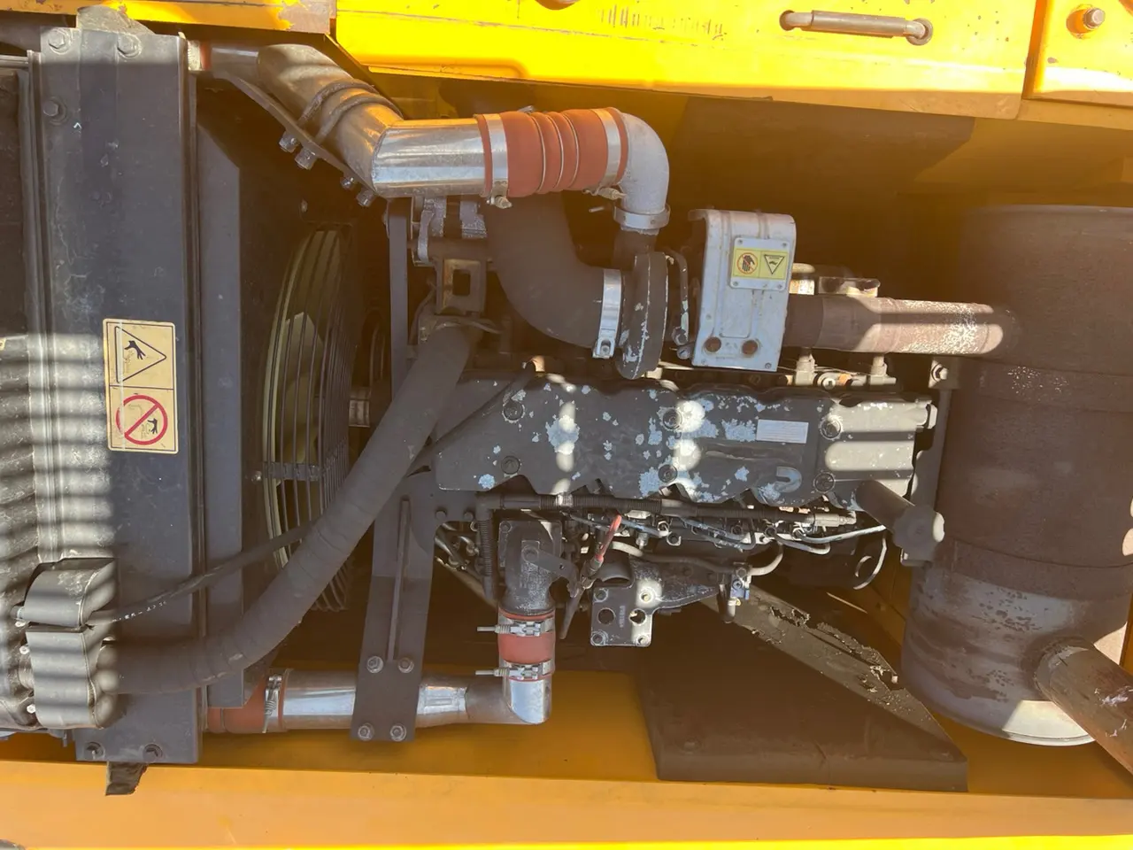 Hyundai 210 LC-7 Crawler Excavator 2018 for Sale - 6
