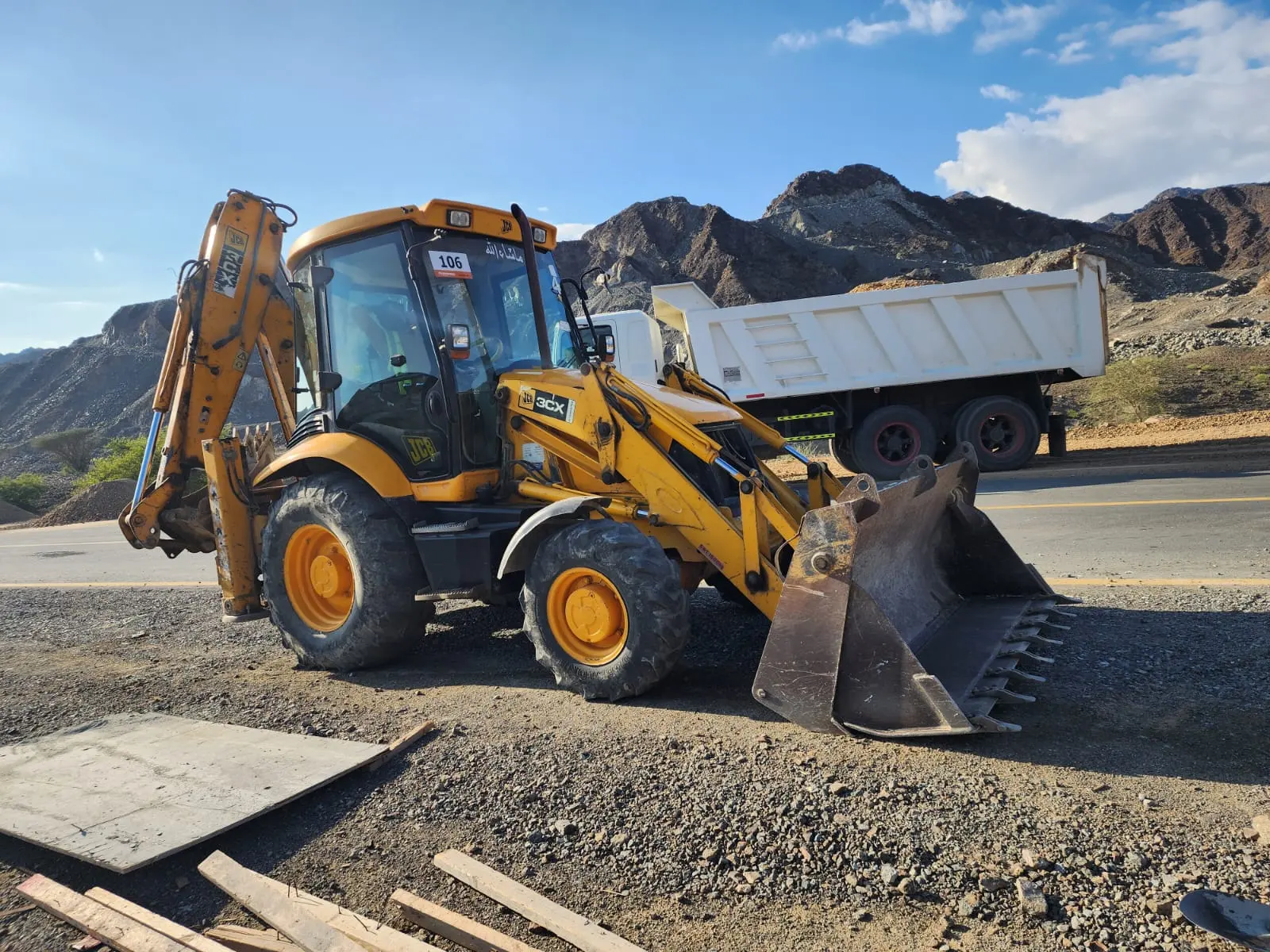 Backheo Laoder JCB 3CX on rental - 4