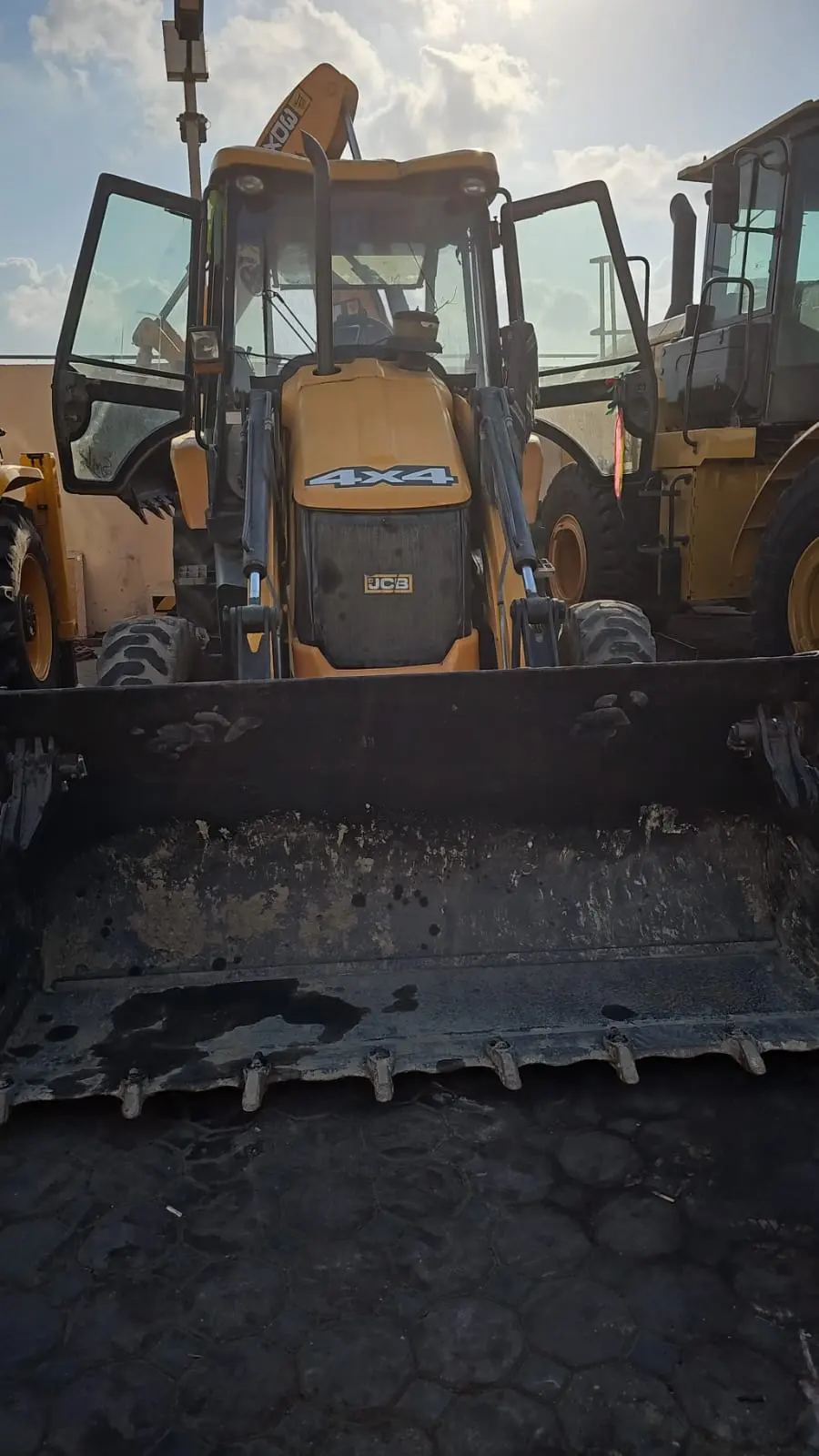BACKHOE LOADER AVAILABLE FOR SALE - 3