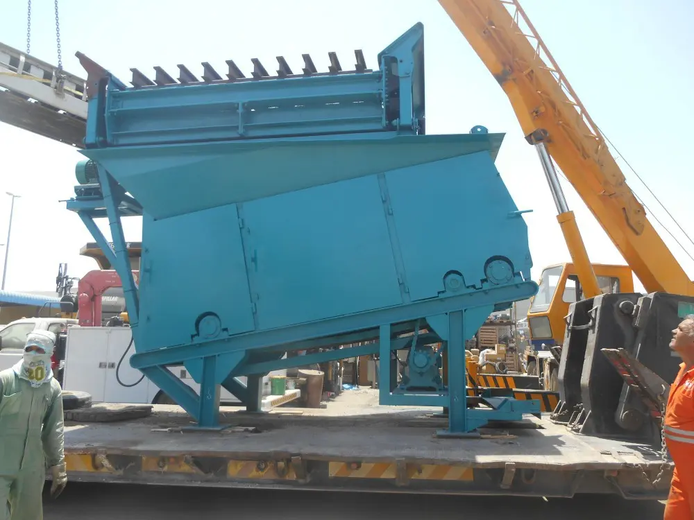 Apron feeder with motor and gearbox - 2