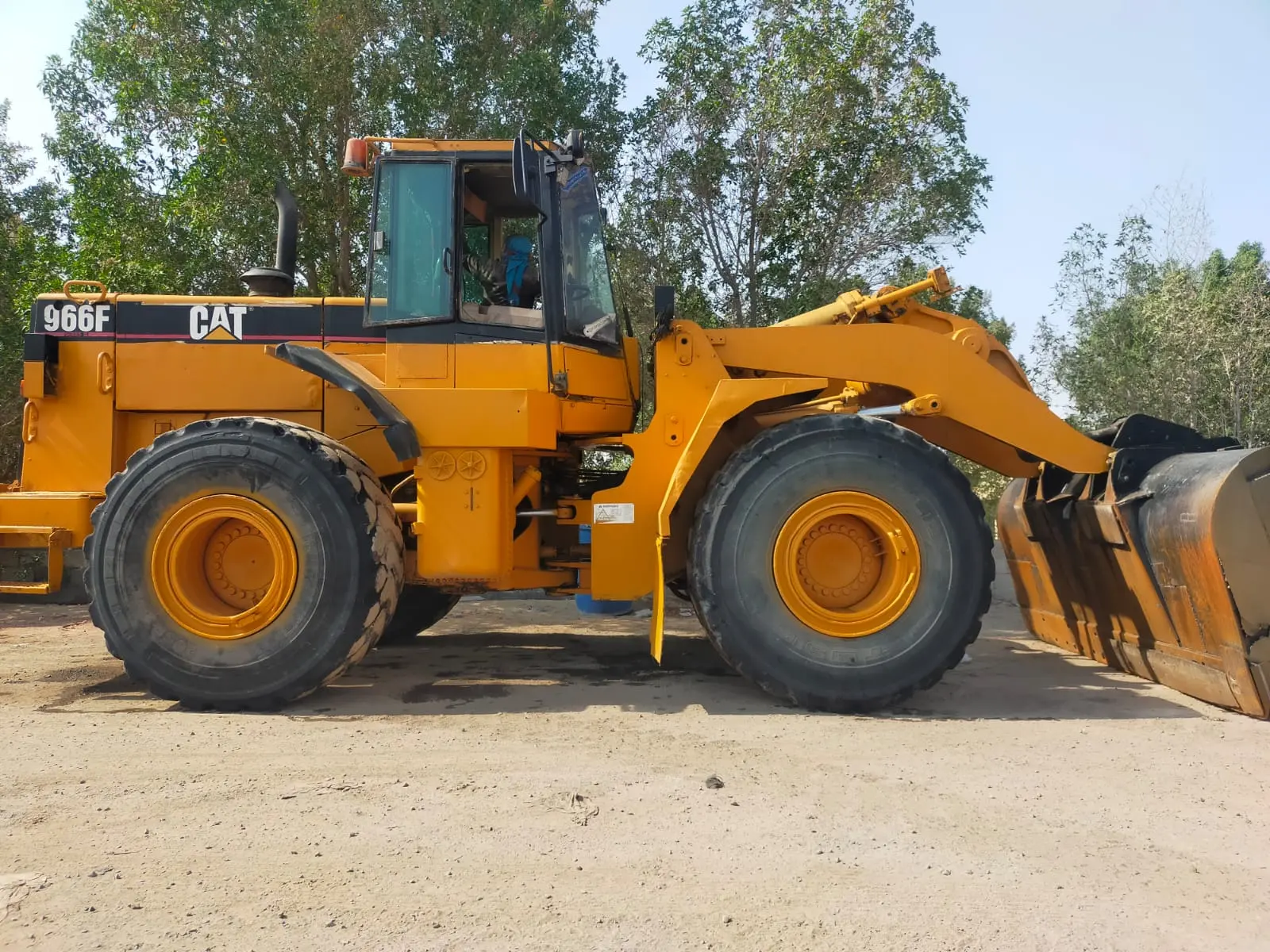 CAT 966 F Wheel loader Shovel - 2