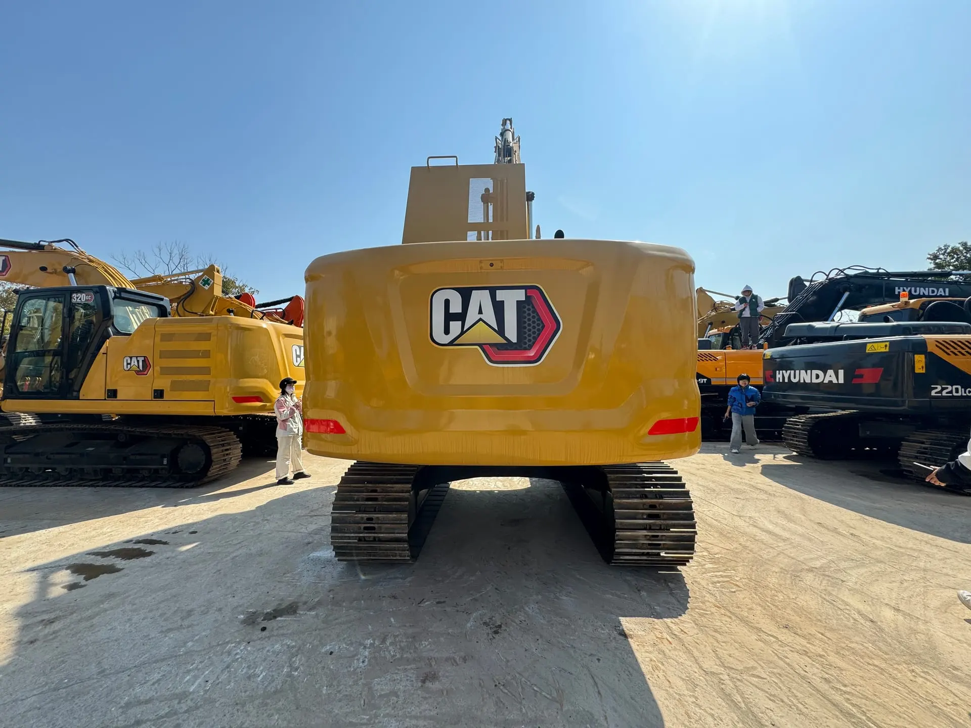 CAT320GC - 4