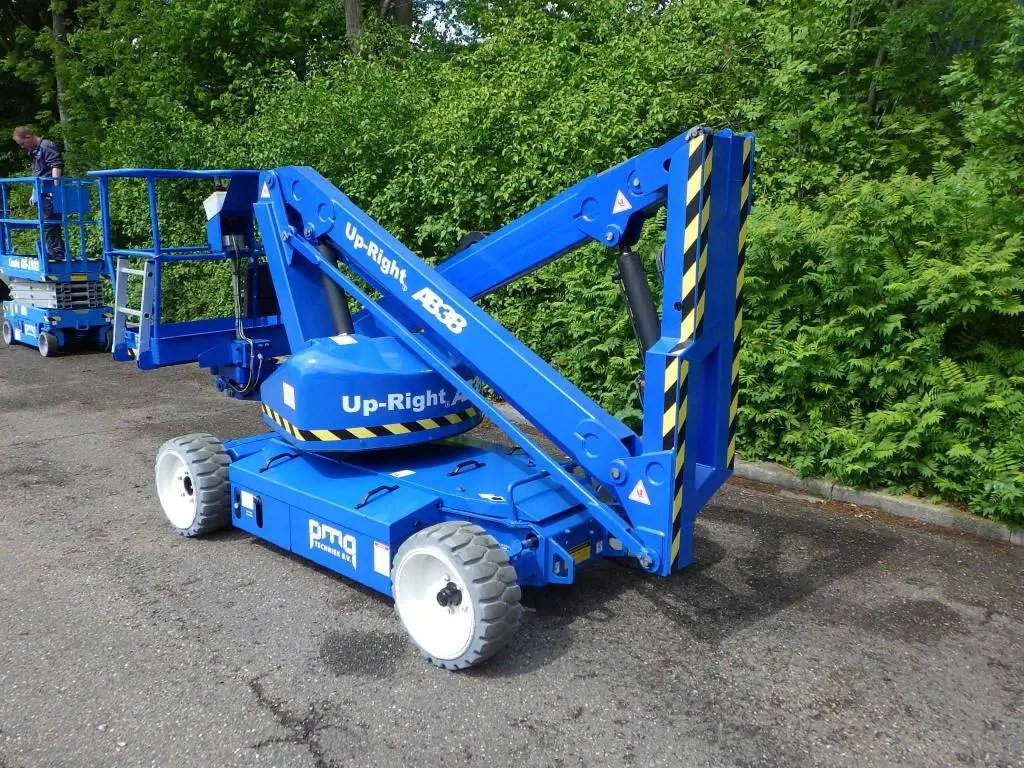 14 Meter Articulating Electric Boom Lift – UPRIGHT