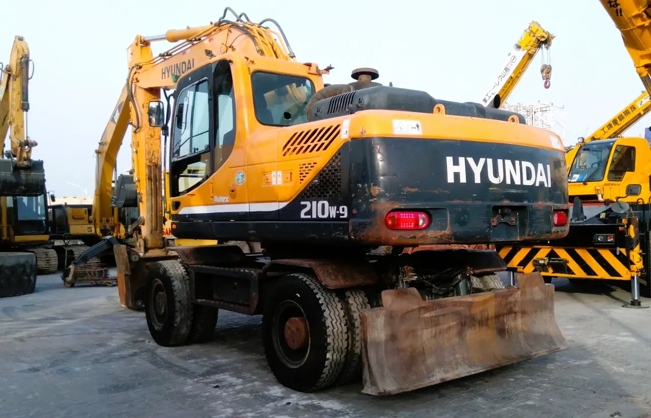 USED HYUNDAI 210W-9 WHEEL EXCAVATOR - 3