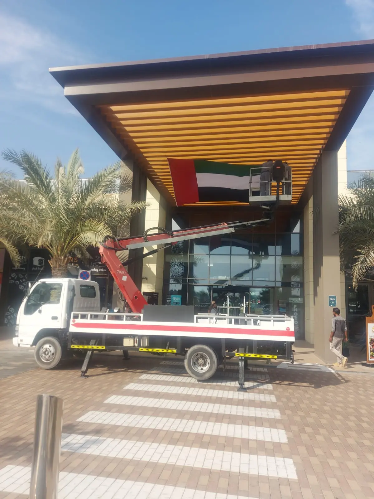 18 METER MANLIFT AVAILABLE ON RENT - 2