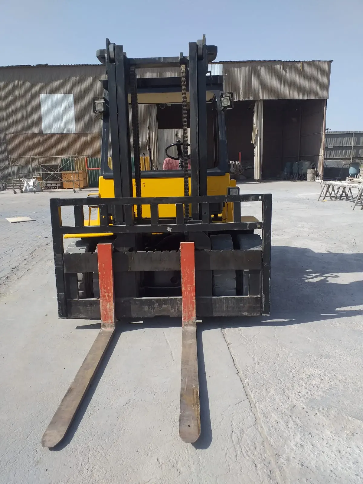 7 TON TCM FD-70 FORKLIFT AVAILABLE ON RENT - 3