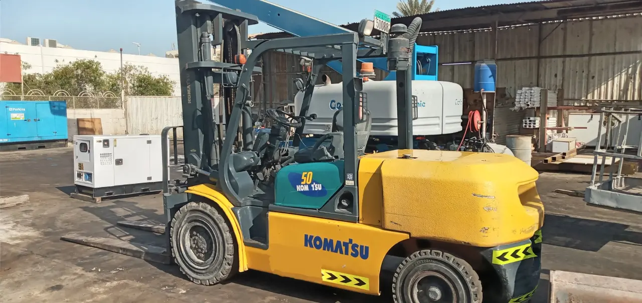 KOMATSU 5 TON FORKLIFT AVAILABLE ON RENT