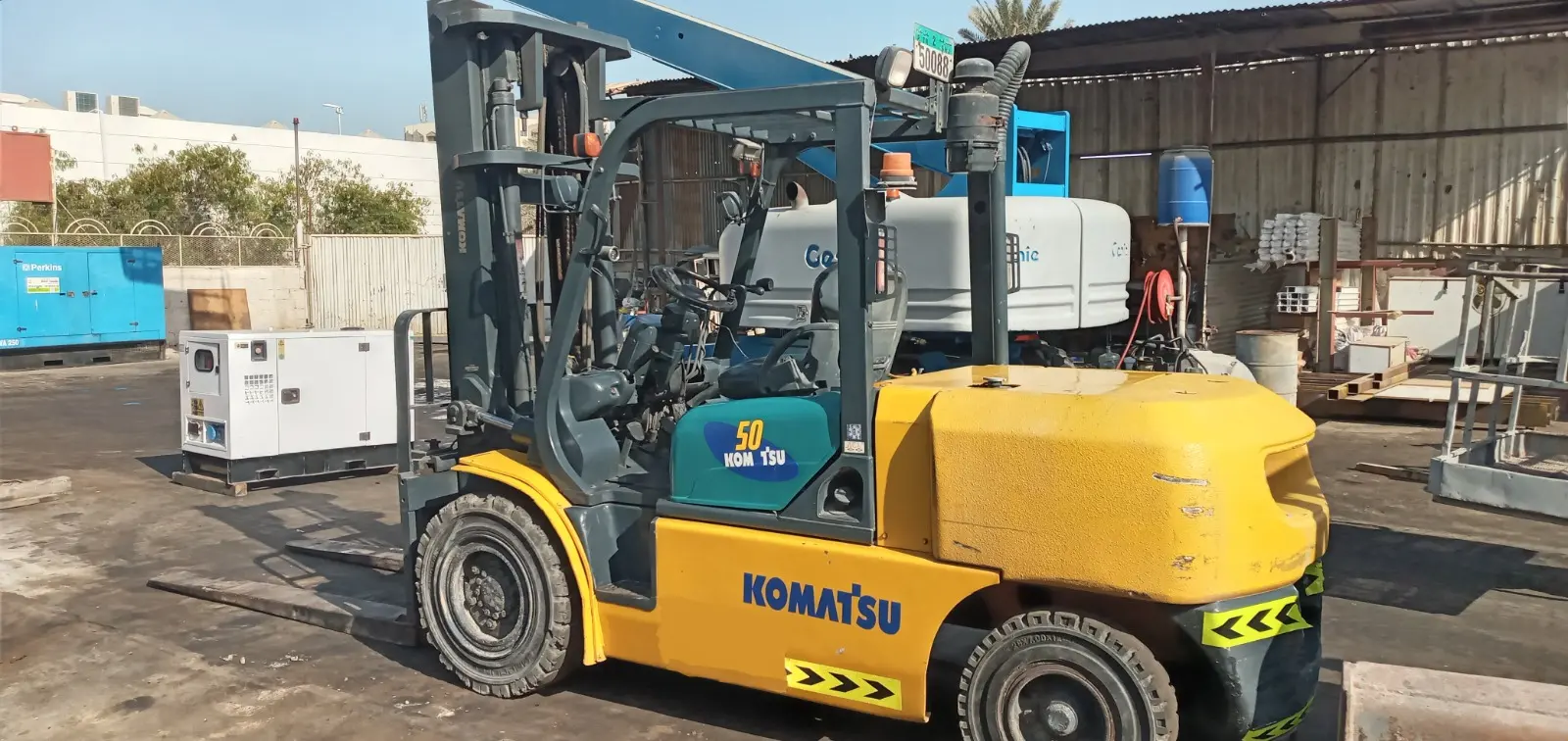 KOMATSU 5 TON FORKLIFT AVAILABLE ON RENT