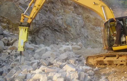 Chain Excavator HYUNDAI 220 With Jack Hammer
