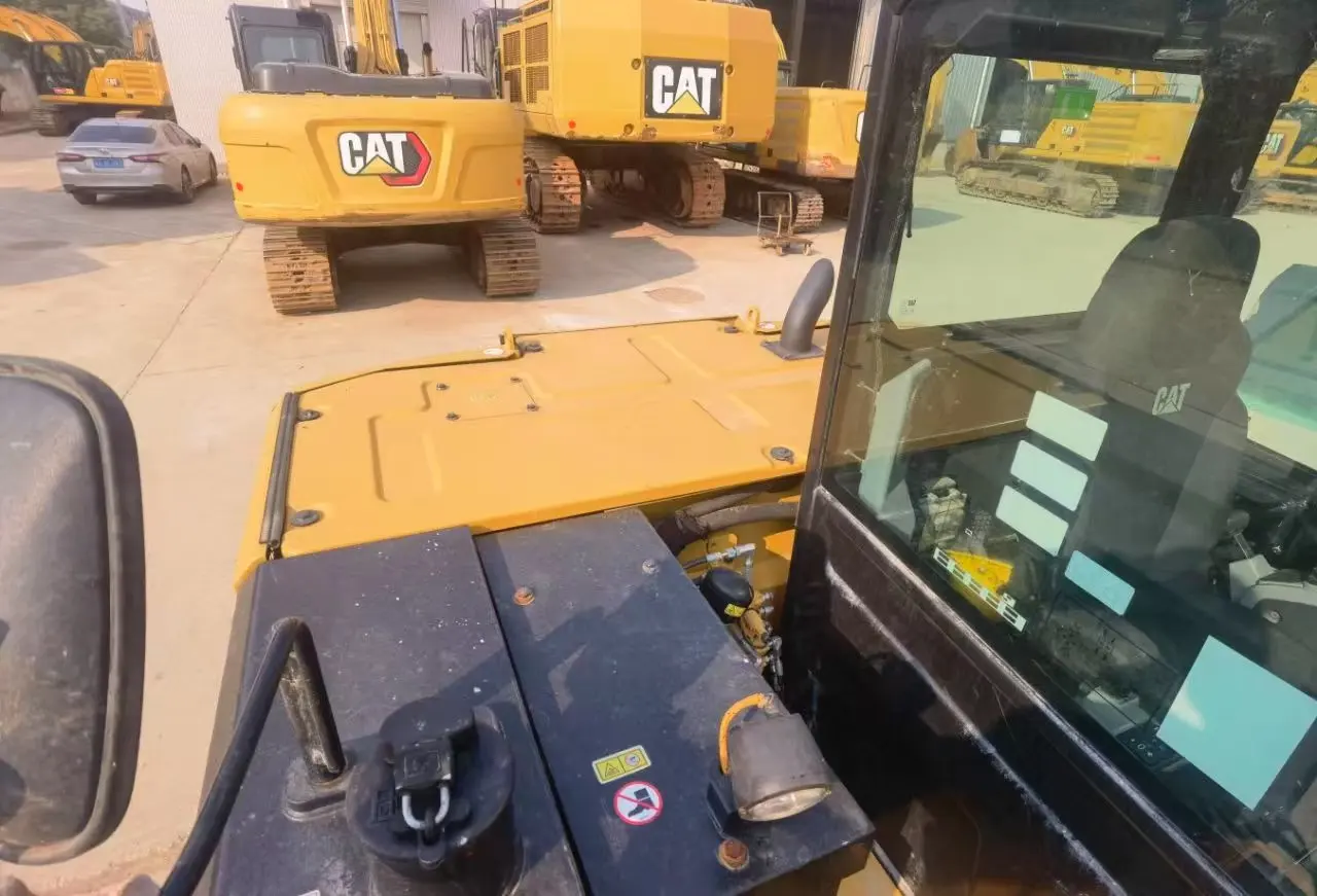 Cat305.5 - 6