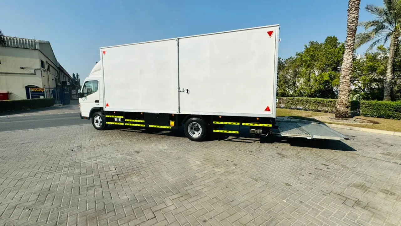Mitsubishi fuso 2025 5 ton box truck with tail lift - 3