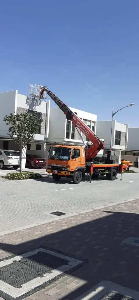 20 METER MANLIFT AVAILABLE ON RENT